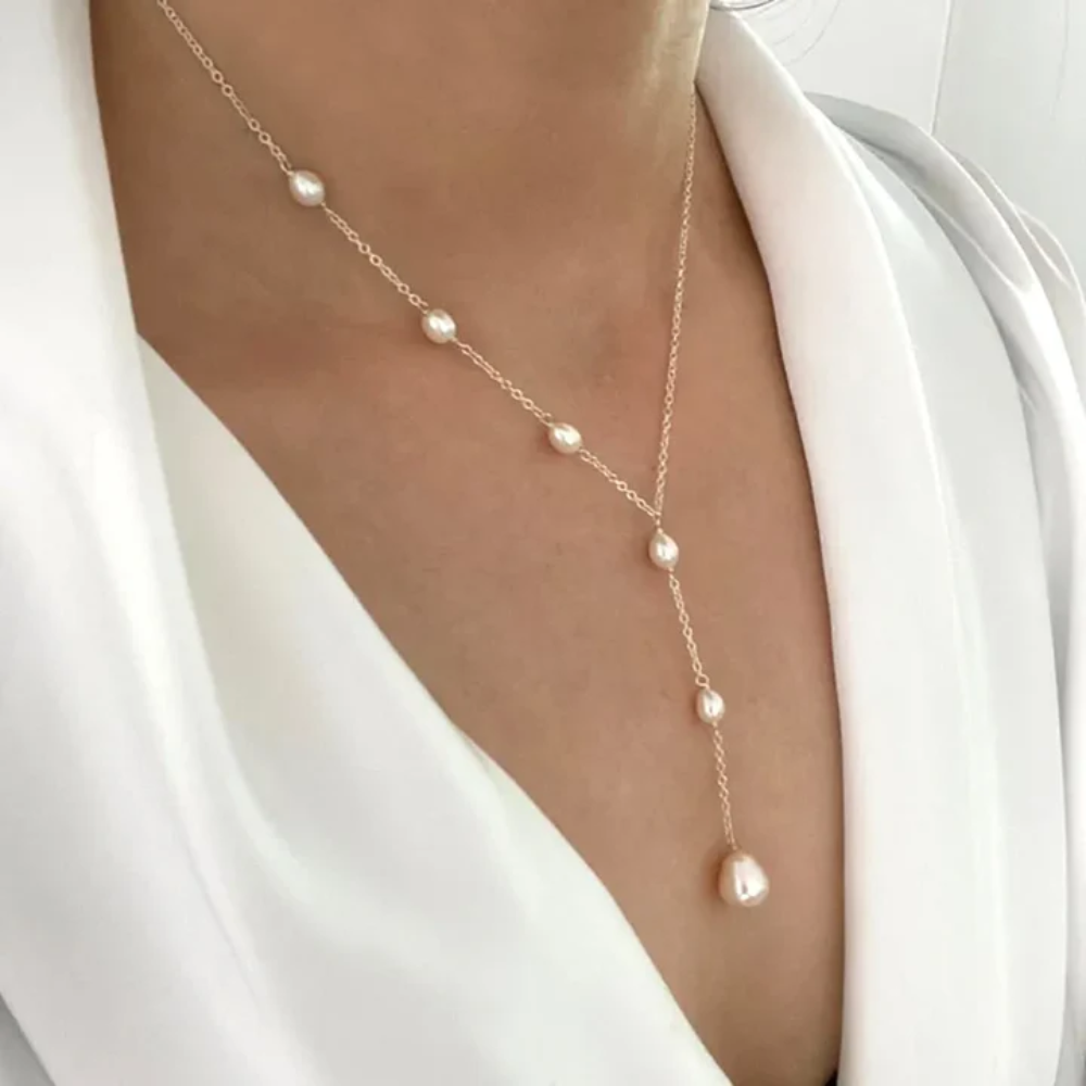 The Lyric Vintage Pendant Pearls Necklace