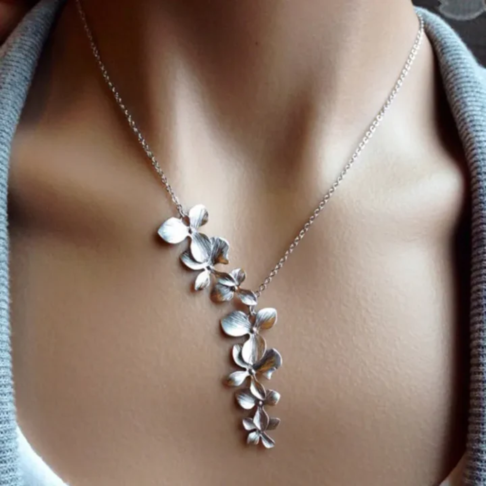 The Sienna Vintage Silver Flower Necklace