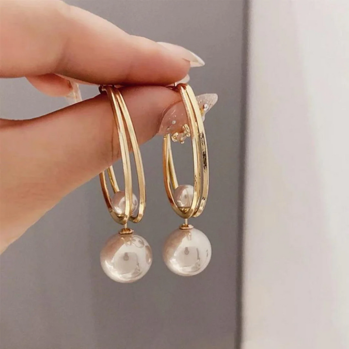 The Indigo Vintage Charming Pearl Earrings