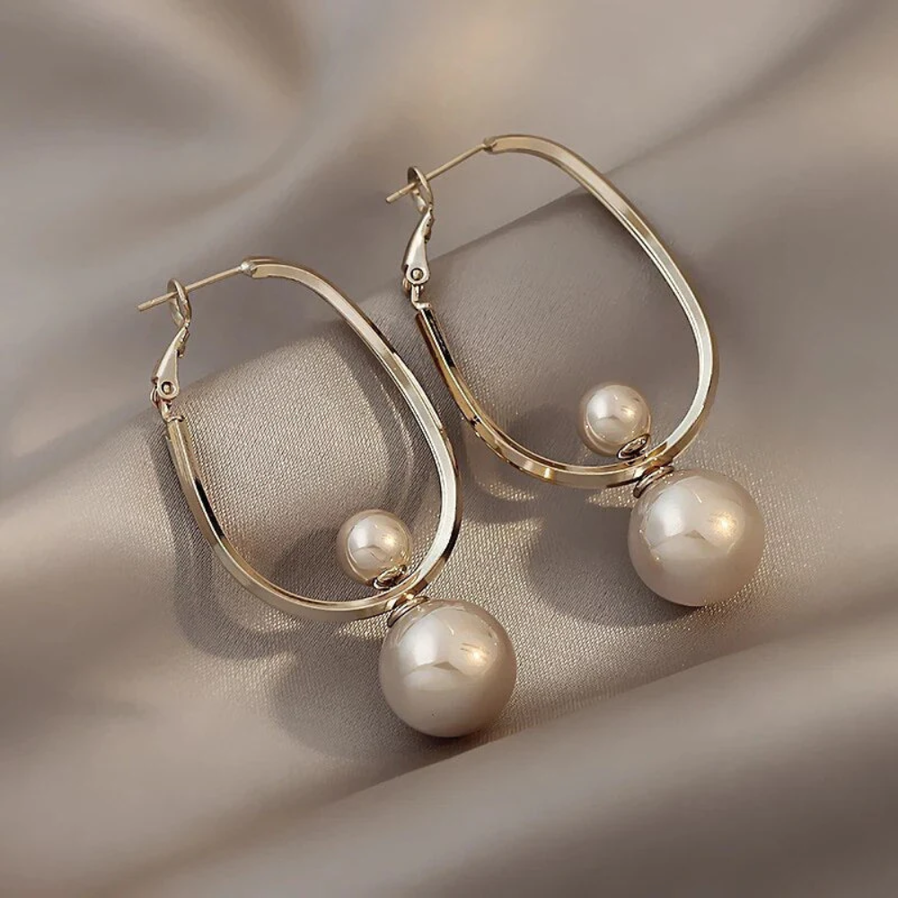 The Indigo Vintage Charming Pearl Earrings