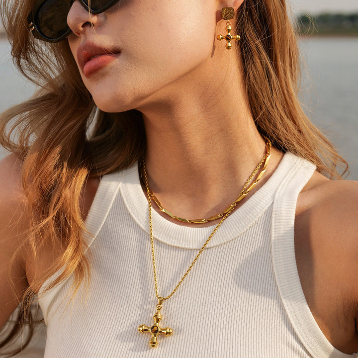 Della™ | Cross Pendant Necklace