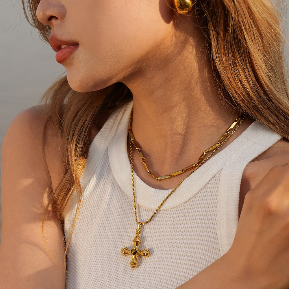 Della™ | Cross Pendant Necklace